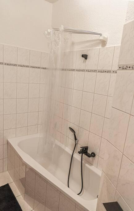 Apartamento Blue Chili 23 - Modern, Zentral, Mit Balkon Magdeburgo Exterior foto